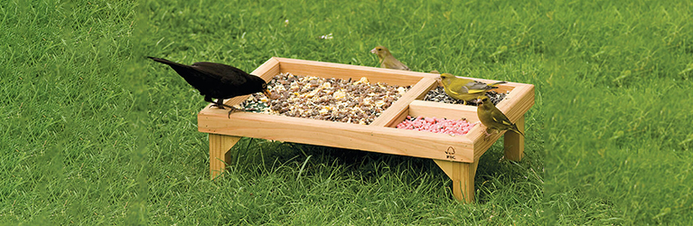 Wie baut man einen Vogelfutterhalter?