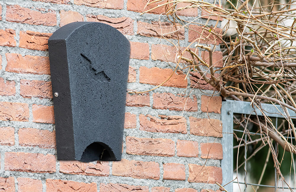 Ein Fledermauskasten aus Holzbeton.